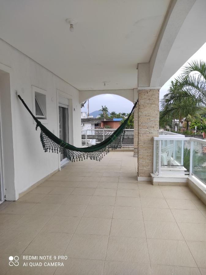 Casa Com Piscina A 150M Da Praia Da Enseada Гуаружа Экстерьер фото
